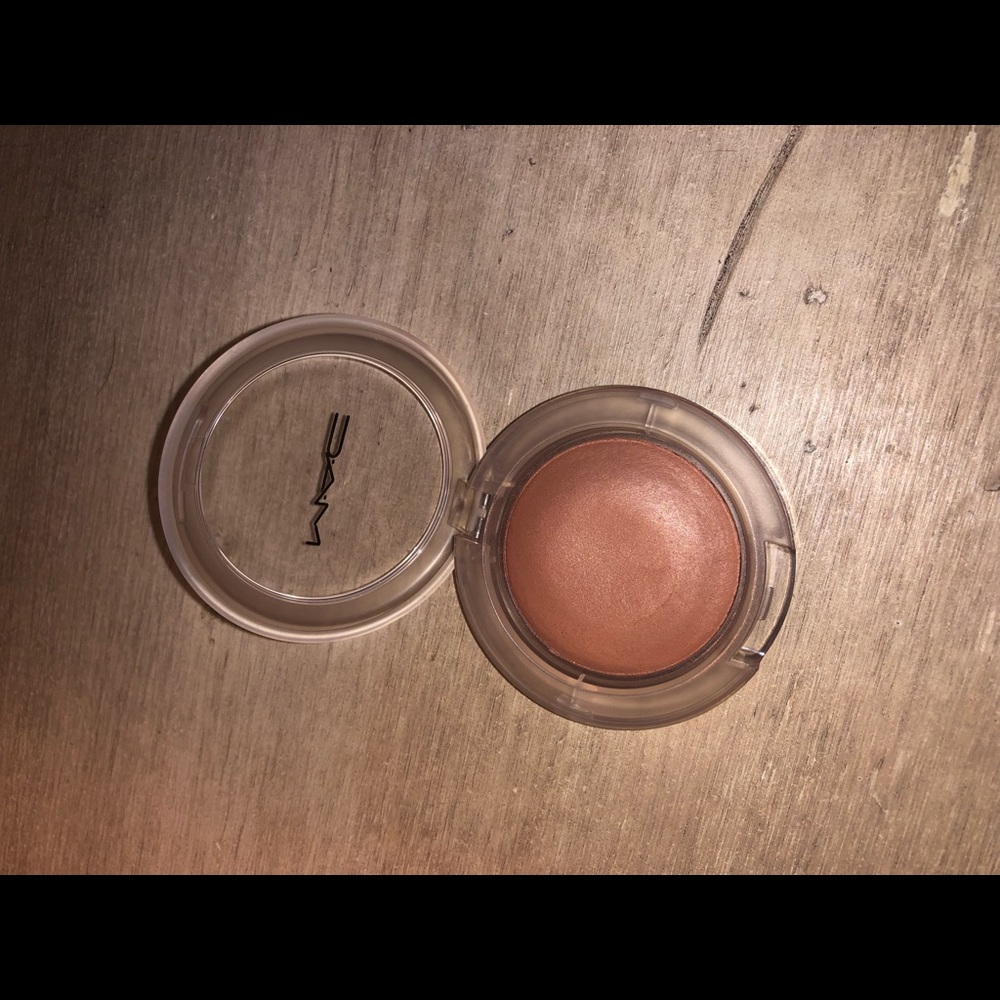Mac glow play blush